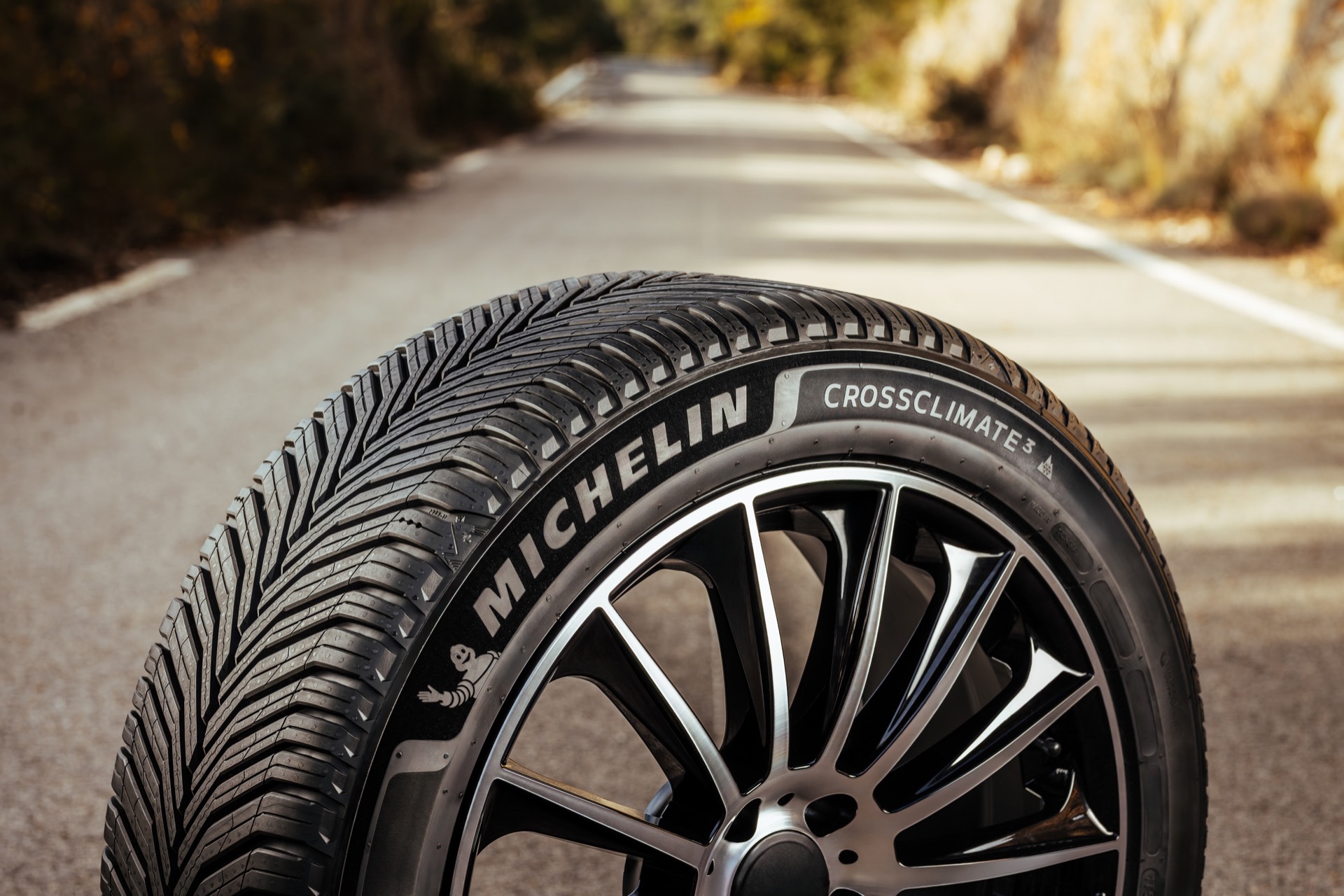 Cjelogodišnja MICHELIN 245/50R19 105V XL CROSSCLIMATE 3 245/50R19 105V XL CROSSCLIMATE 3