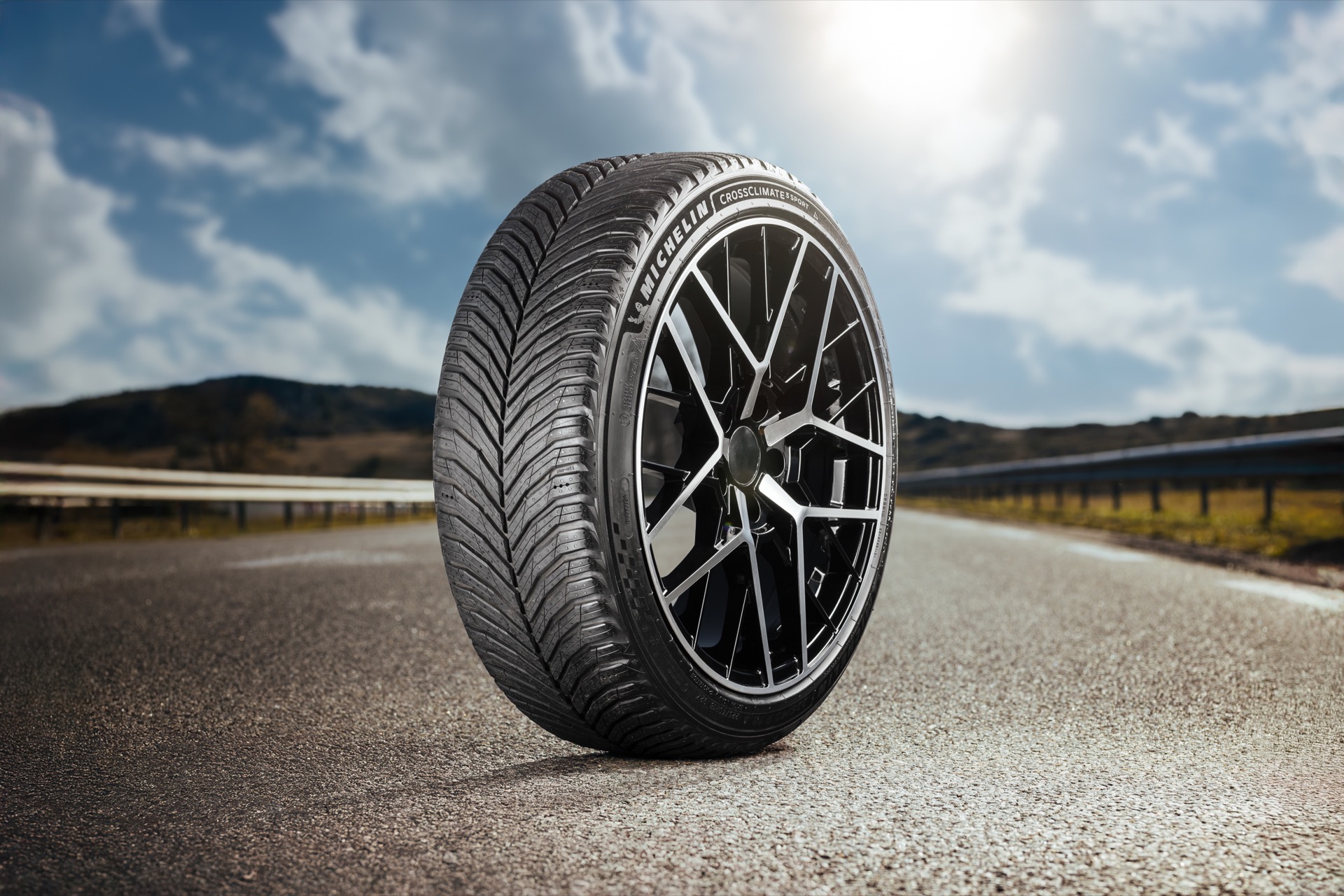 Cjelogodišnja MICHELIN 235/40R20 CROSSCLIMATE 3 SPORT 235/40R20 CROSSCLIMATE 3 SPORT